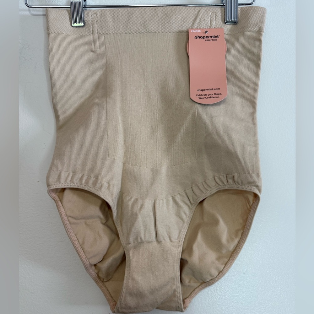 Shapermint NWT High-Waisted Everyday Shapewear in Beige/Nude in size M/L